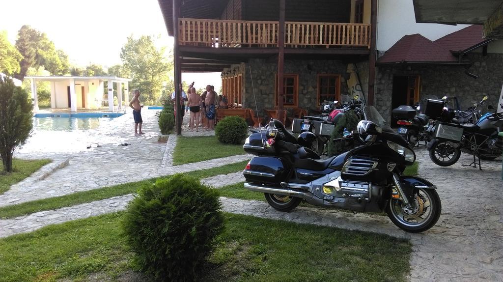 Hotel & Camping Etno Selo Vrelo Μπέρανε Εξωτερικό φωτογραφία